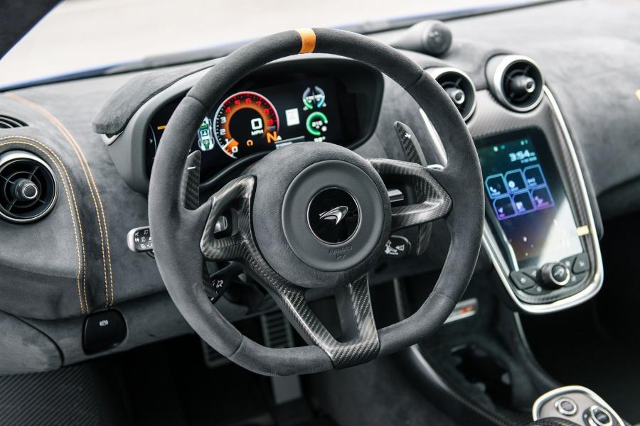 Панель приборов McLaren 600LT Vega Blue 2019 года  (фото 28 из 36)